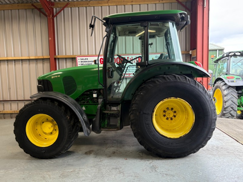 John Deere 5070M