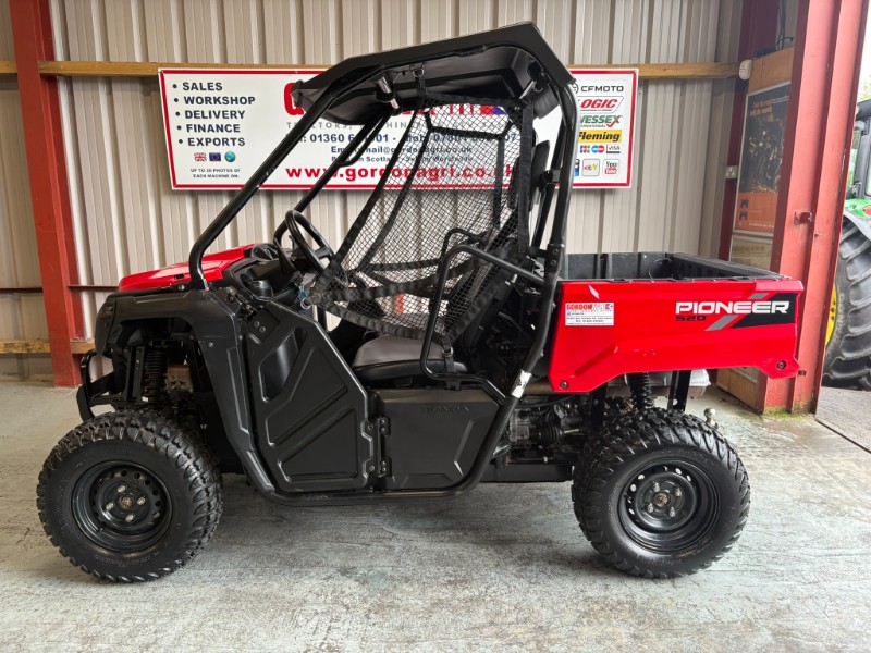 honda pioneer 520 .JPEG