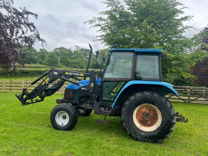 new holland 4835.JPG